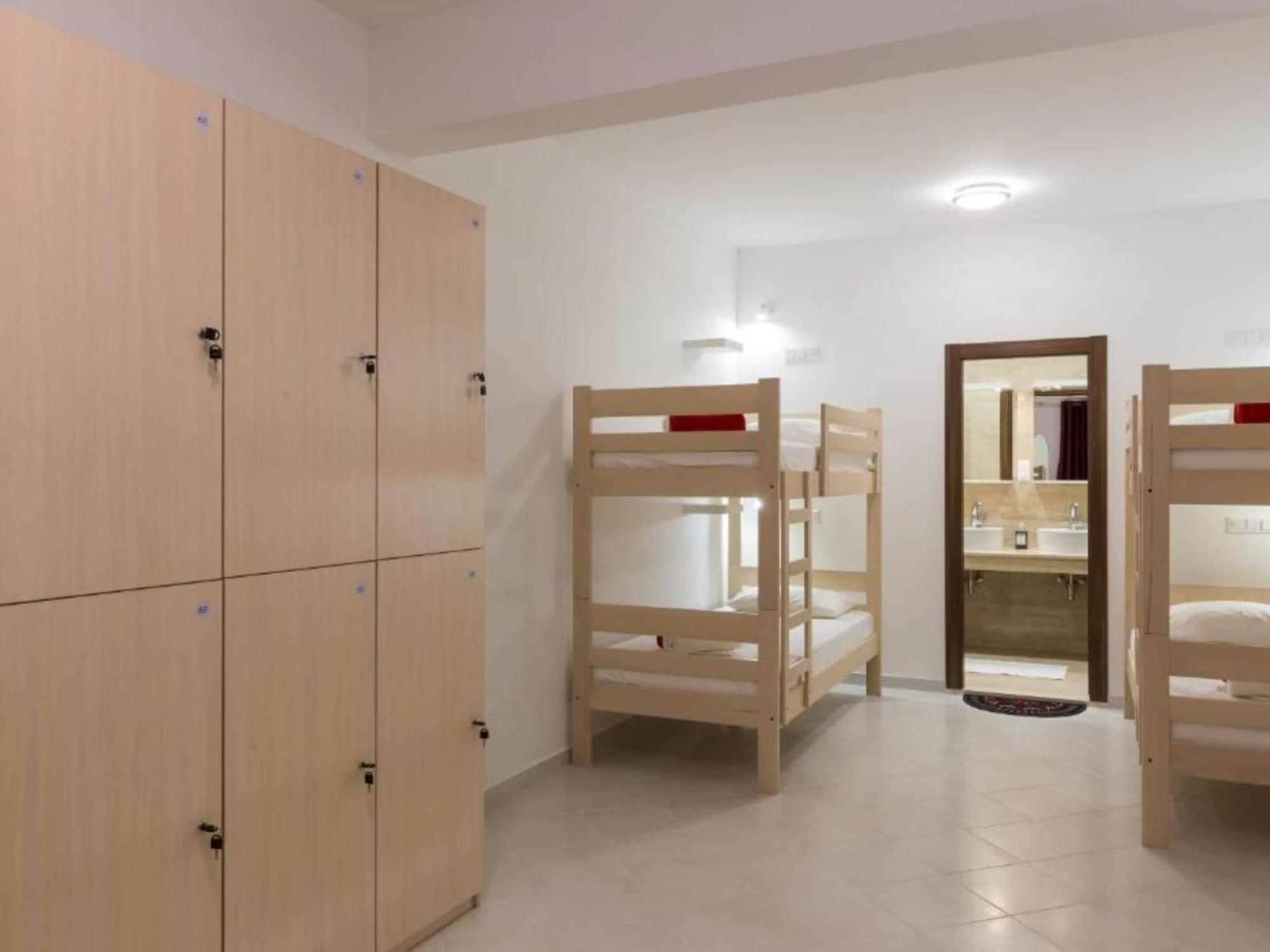 Free Bird - Bed In Five Bed Mixed 4 Holiday home *