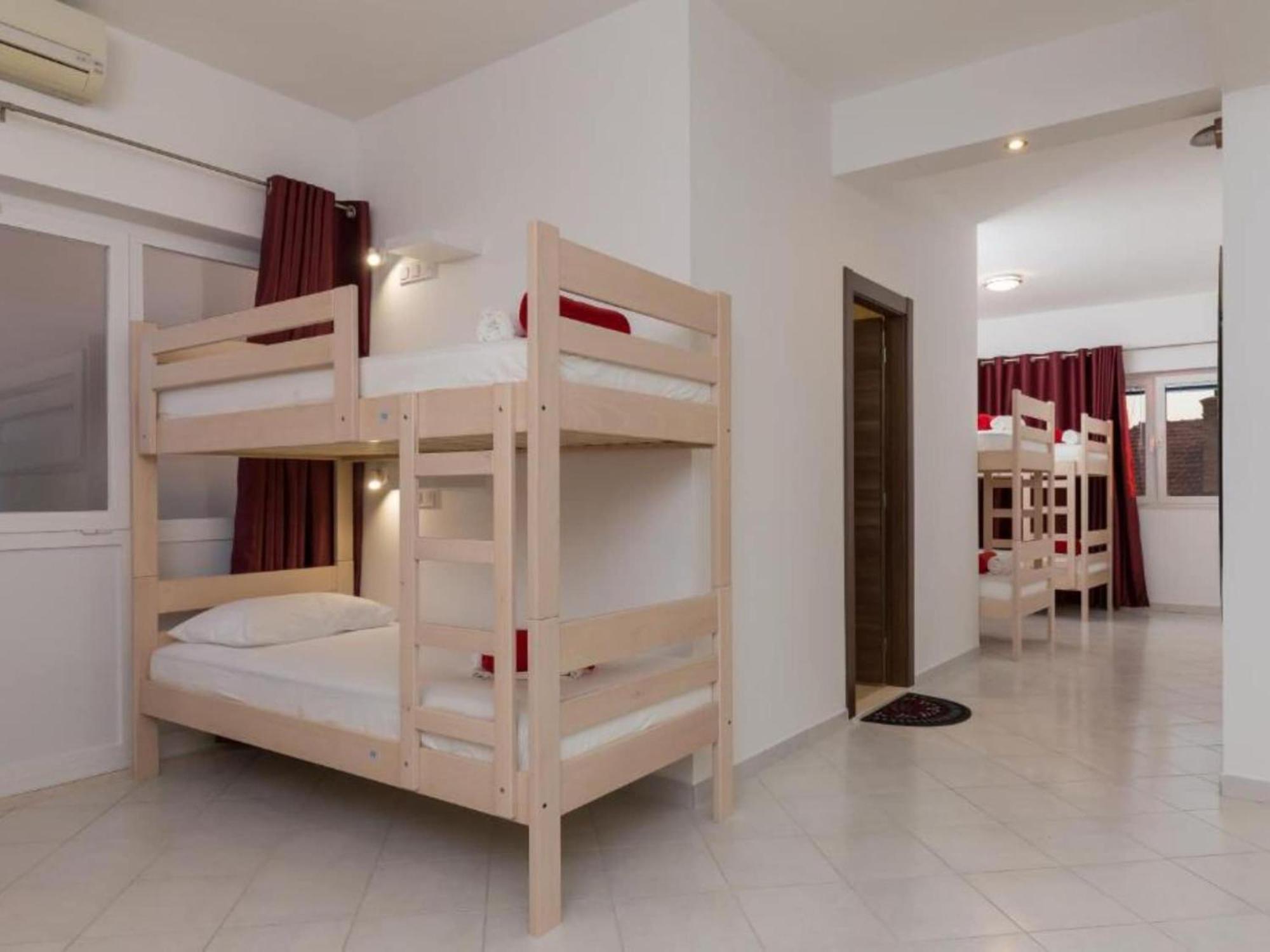 Free Bird - Bed In Five Bed Mixed 4 Holiday home