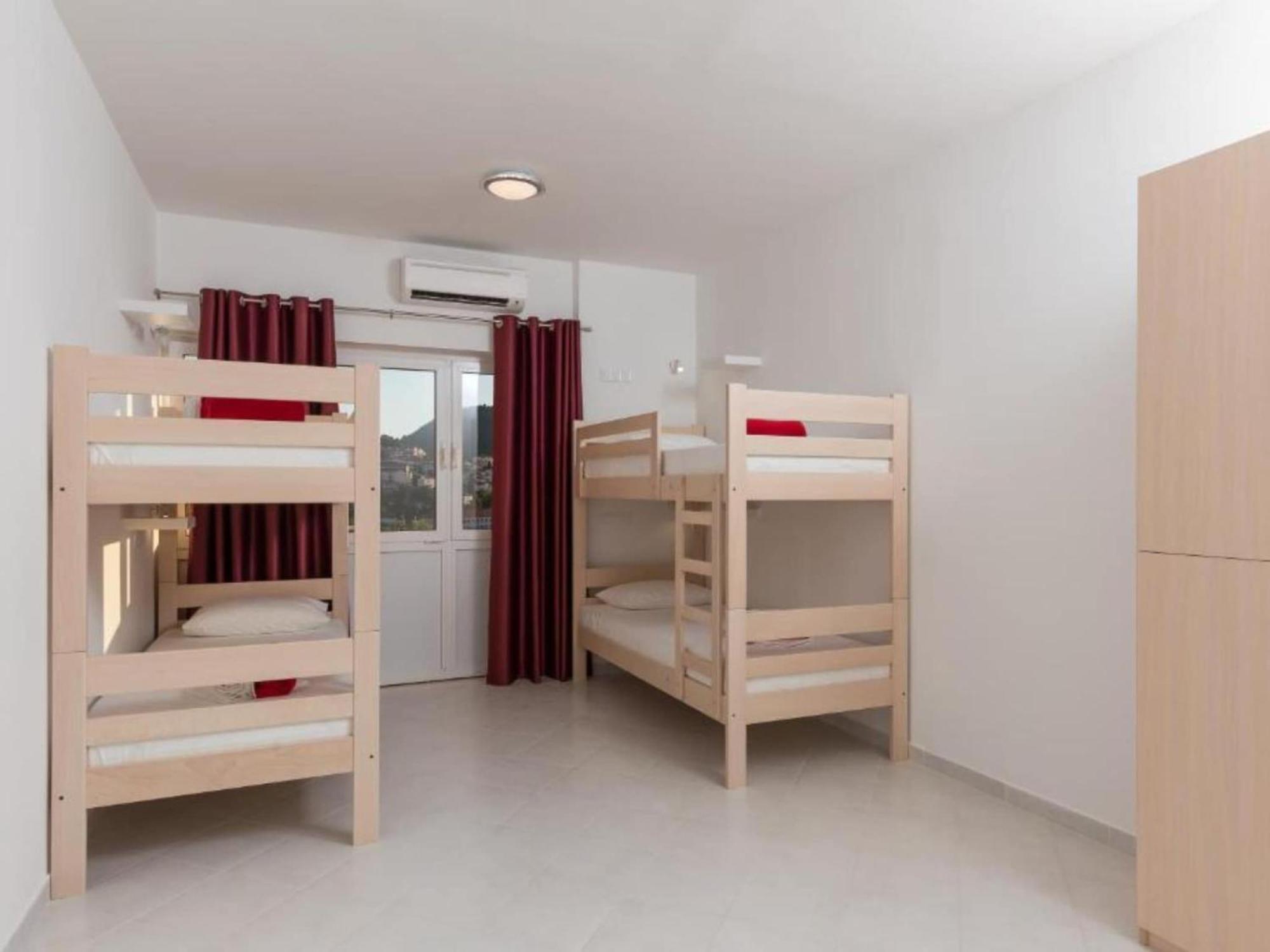 Free Bird - Bed In Five Bed Mixed 4 Holiday home